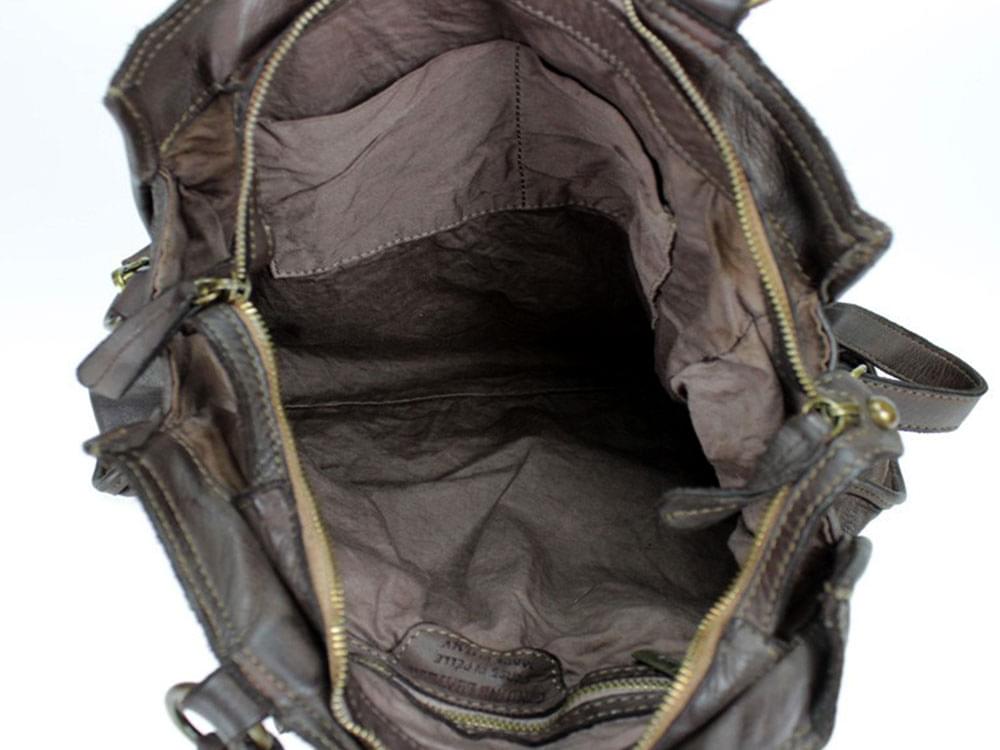 Lecce - Soft, fashionable, vintage leather shoulder bag - showing inside