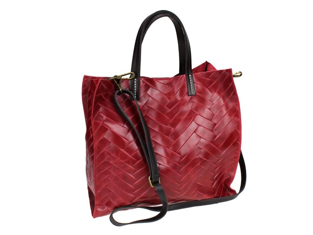 Nola (deep red) - Shiny leather  bag with matching cosmetic bag