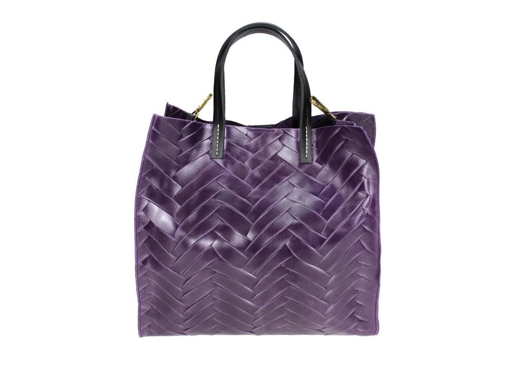 Nola (purple)</strong> - Woven, shiny leather shopper style bag with matching cosmetic bag