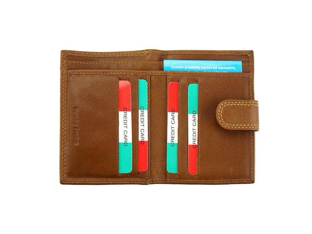 Gaia (tan) - Small, neat leather wallet