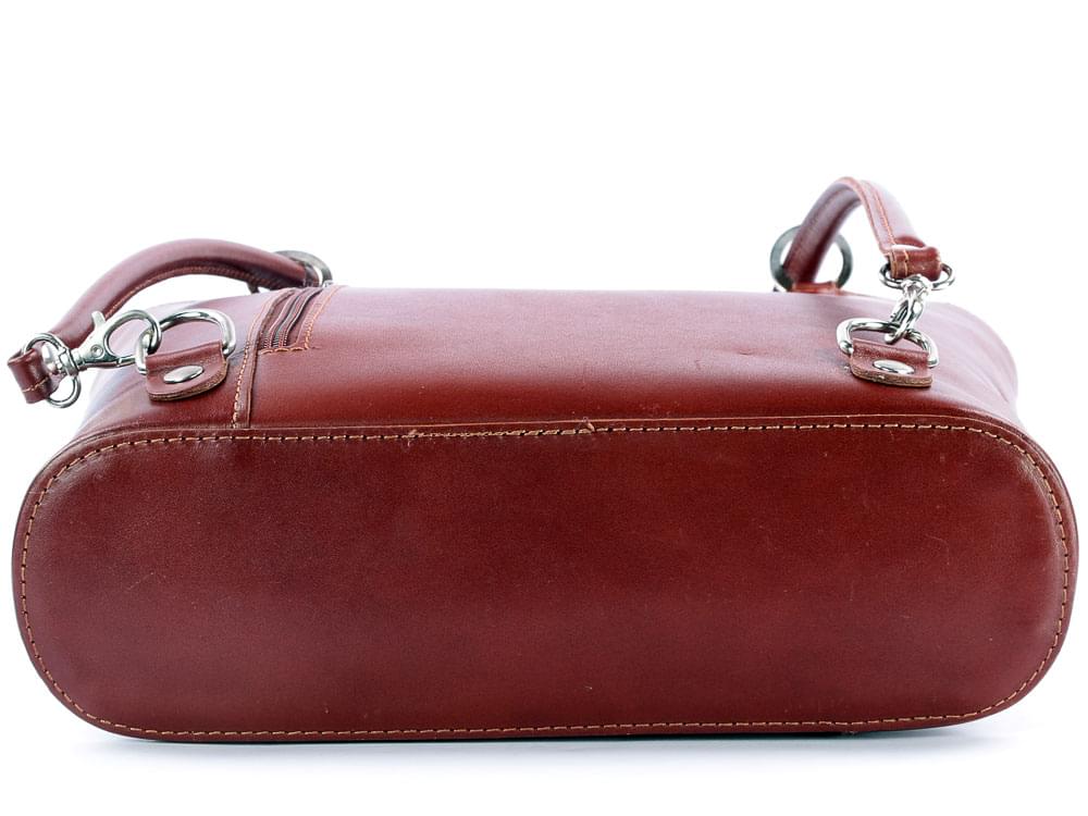 Capri - versatile handbag in rigid leather - showing the base