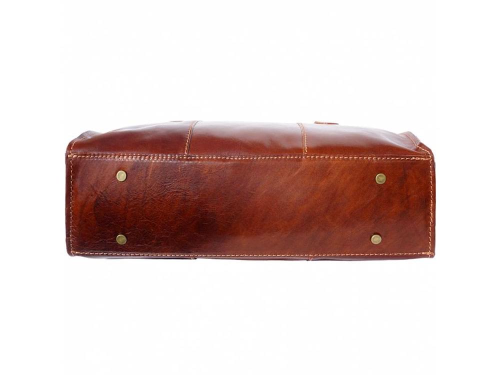Veruno - legant, high quality leather shoulder bag - showing the base