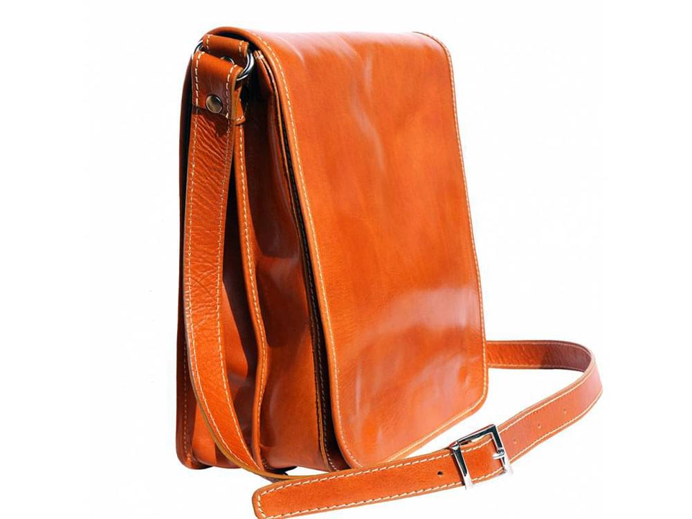 Corato - medium sized leather messenger bag - side view