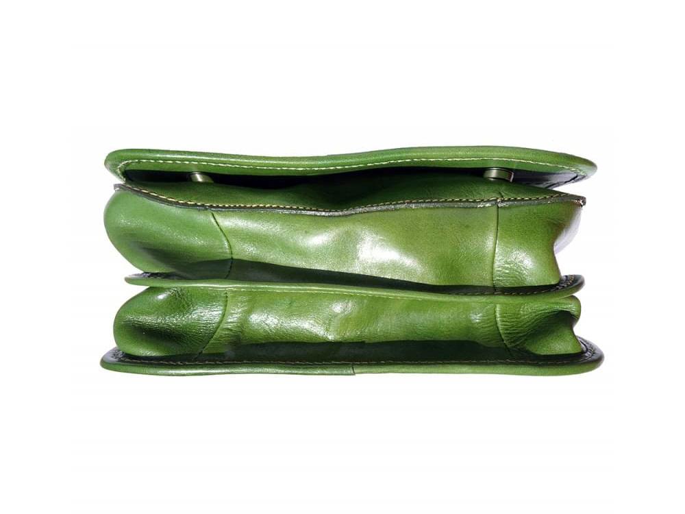 Corato (dark green) - Medium sized leather messenger bag