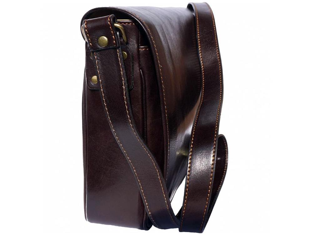 Ofena (dark brown) - Large, smart messenger bag