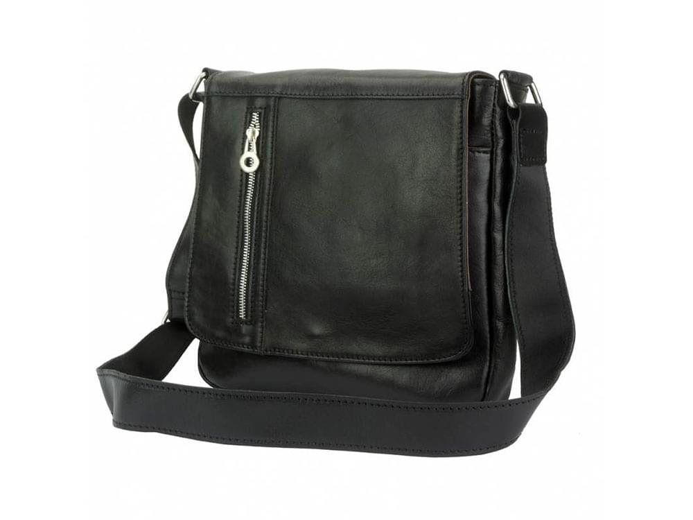 Roana (black) - A sleek, classic messenger bag