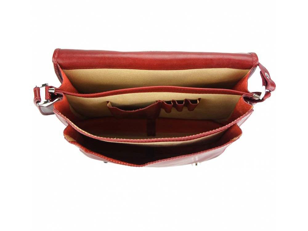 Teora - elegant and practical messenger bag - showing inside
