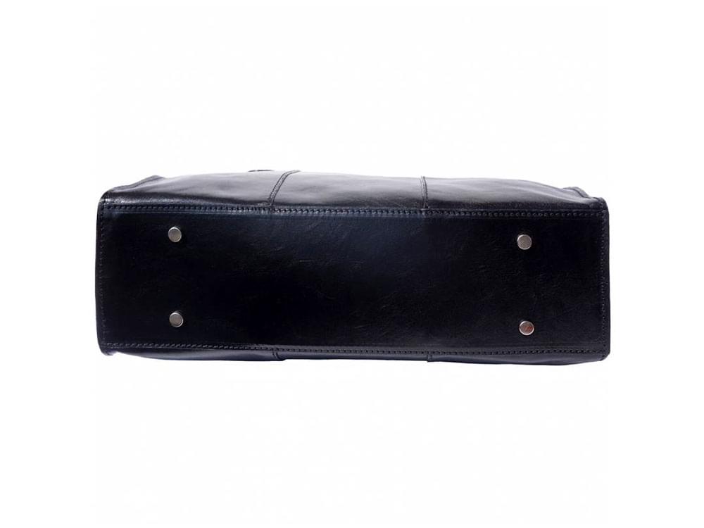 Veruno - elegant, high quality leather shoulder bag - showing the base